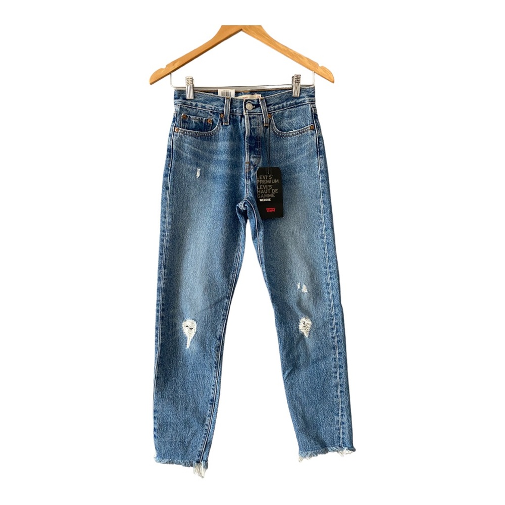 NWT Levi’s Wedgie High Rise Jeans Distressed Denim Size 24